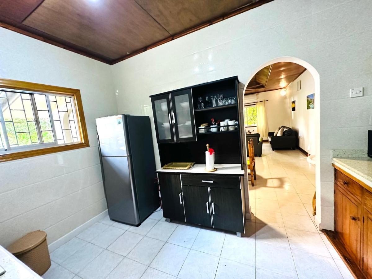 88 Days Self Catering Holidays & Accomodation Baie Lazare  Bagian luar foto