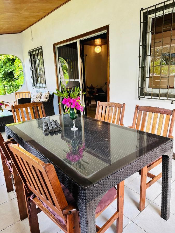88 Days Self Catering Holidays & Accomodation Baie Lazare  Bagian luar foto